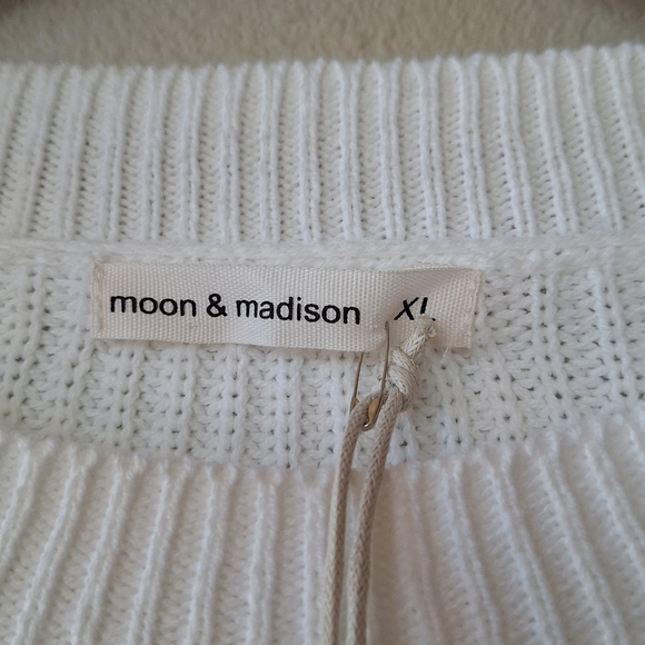 NWT Moon + Madison White/Peach Crocheted Summer Logo Sweater Womens XL - Picture 2 of 7